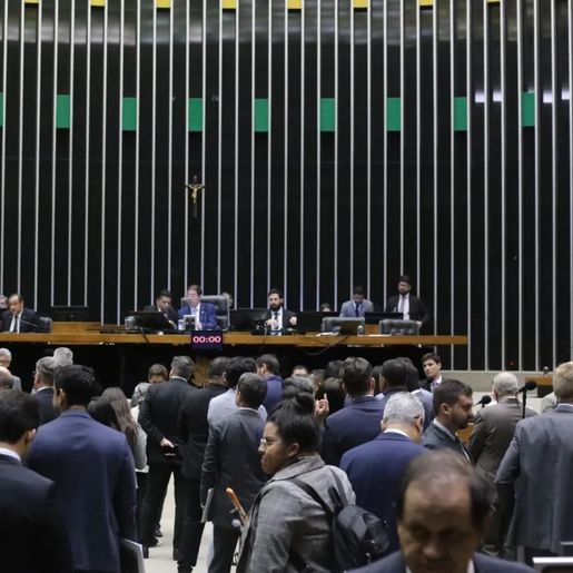 Câmara aprova projeto que proíbe descontos associativos em benefícios do INSS