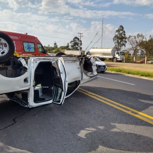 Colisão entre camionete e veículo de passeio deixa condutor ferido na BR-282 em Nova Erechim