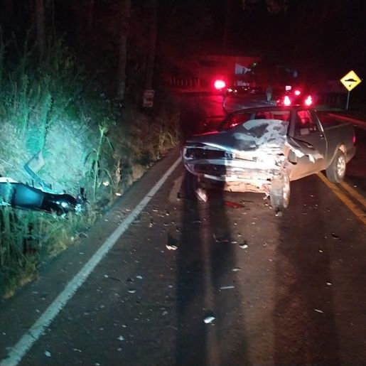 Mulher sofre ferimentos graves em colisão frontal na SC 283