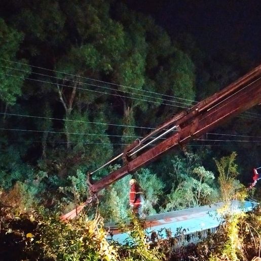 Acidente envolvendo ônibus deixa duas pessoas mortas e 20 feridas em Xanxerê