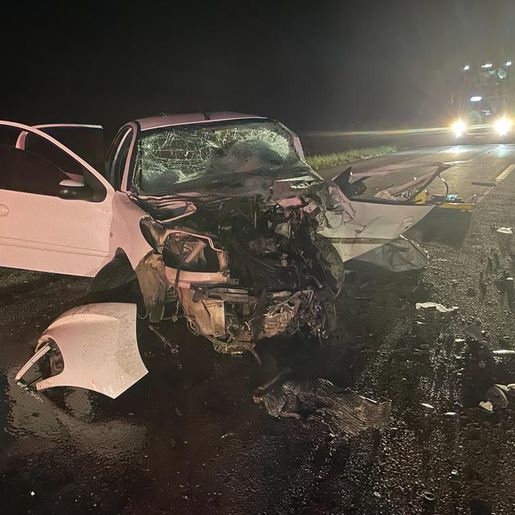 Casal morre carbonizado em grave colisão com três vítimas em Bom Retiro