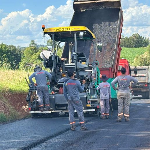 São Miguel do Oeste inicia pavimentação de 2,4 km na Linha Waldemar