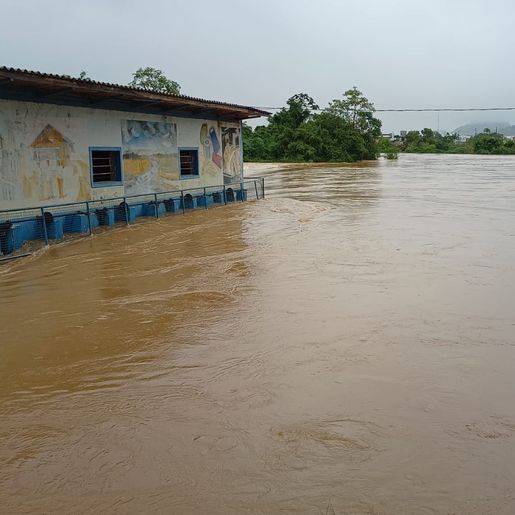 Chuva provoca alagamentos e deslizamentos em municípios do Norte de SC