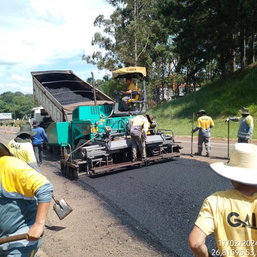 Avançam obras de recuperação da SC-163 entre Descanso e Iporã do Oeste