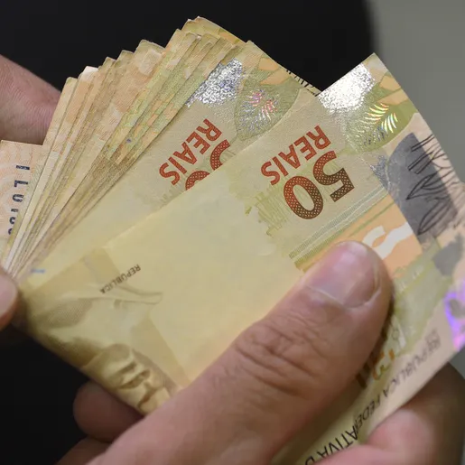 Salário mínimo regional de SC terá reajuste de 6,49% e ultrapassa R$ 2 mil em 2026