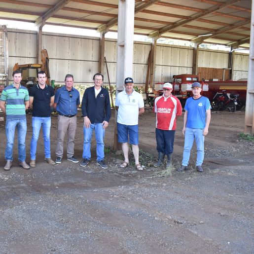 Administração investe 100 mil reais em implementos agrícolas em Anchieta