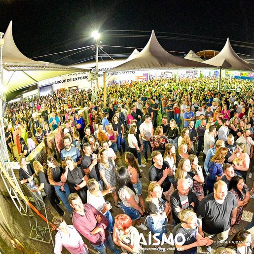 Mais de 8 mil pessoas passaram pela Faismo no 1º dia de Feira