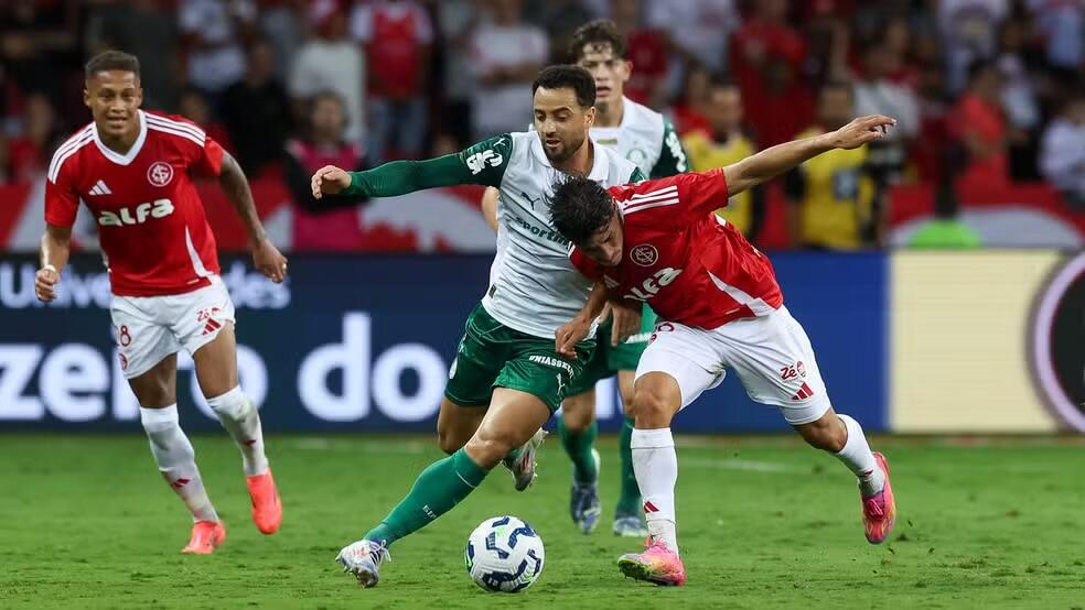 Internacional segura Palmeiras e conquista empate fora de casa