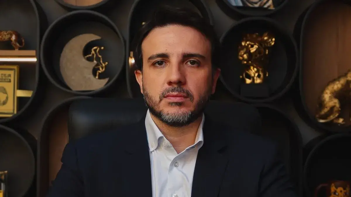 TSE suspende propaganda e recursos da campanha de Renan Santos