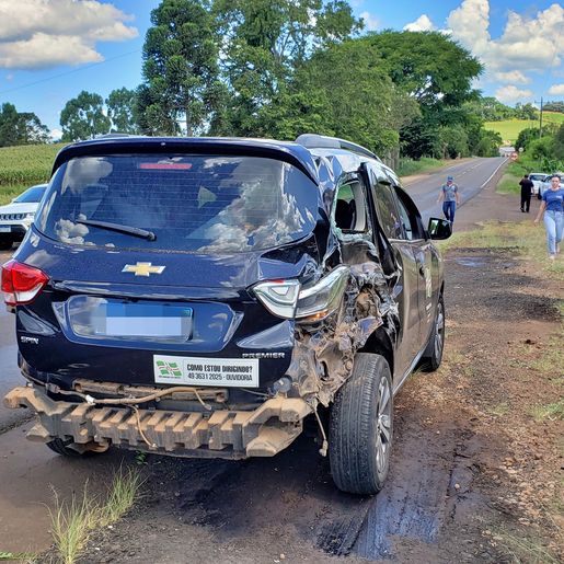 Acidente entre carro e caminhão é registrado na SC 163, em Iporã do Oeste