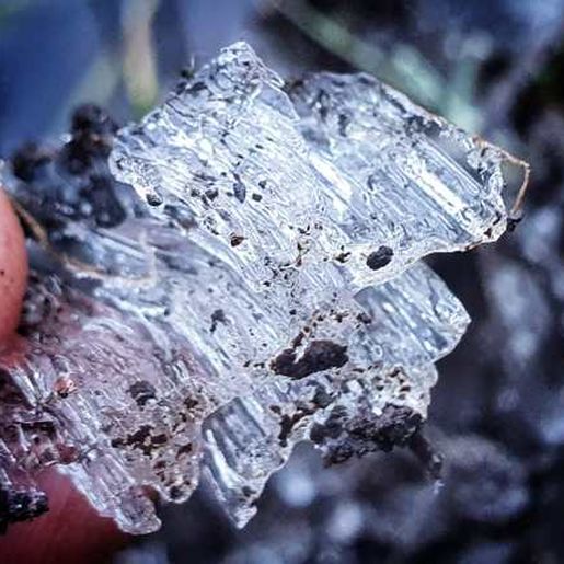 VÍDEO: Frio provoca congelamento da superfície d’água na Serra