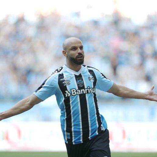 Na volta de Renato, Grêmio consegue virada sobre o Vasco diante de arena lotada