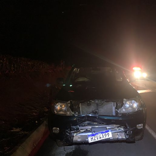 Colisão frontal entre Golf e Hilux deixa mulher ferida em SMOeste