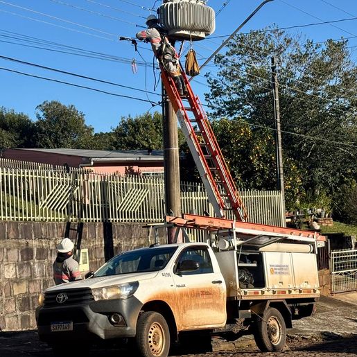 Frio provoca rompimento de cabos de energia em Campo Erê
