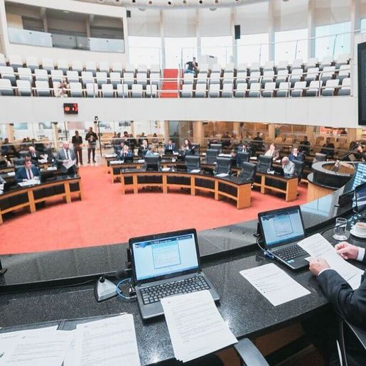 Alesc aprova reajuste no salário do governador, vice e secretários