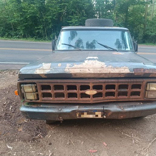 Motorista embriagado colide com caminhão e tenta fugir na SC-386