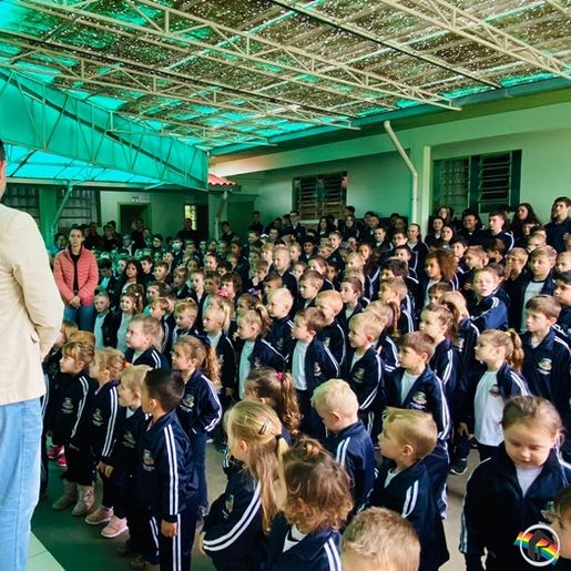 Prefeitura de Itapiranga inicia entrega de uniformes escolares