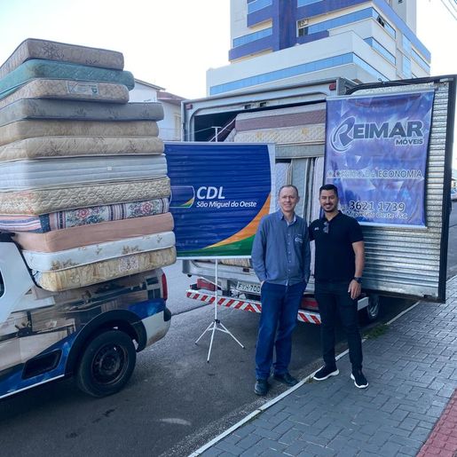 Festival da Reimar Móveis entrega colchões em São Miguel do Oeste