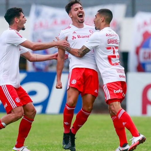 Com gol no fim, Inter bate o Caxias fora de casa e volta a vencer no Gauchão