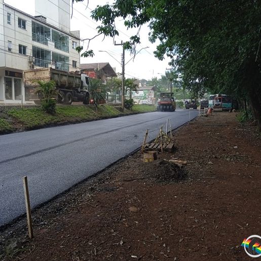Empresa inicia pavimentação final da Avenida Uruguai em Itapiranga
