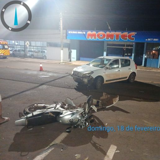 Acidente entre carro e moto deixa dois feridos em Itapiranga