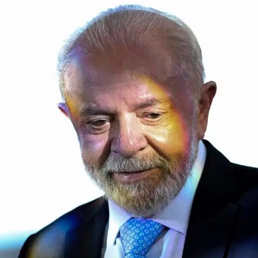 Lula segue internado na UTI, mas tem melhora após cirurgia intracraniana