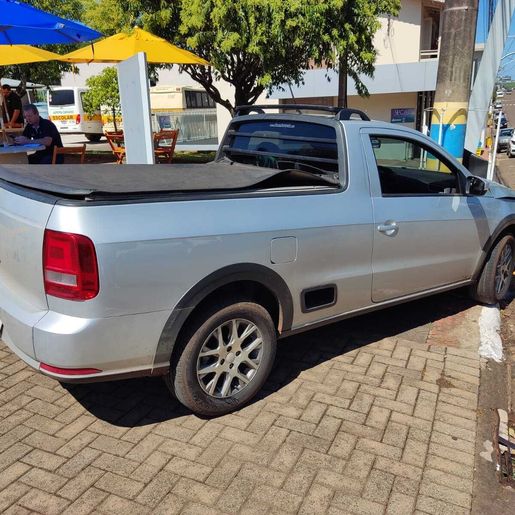 Condutora colide carro contra poste no centro de São José do Cedro