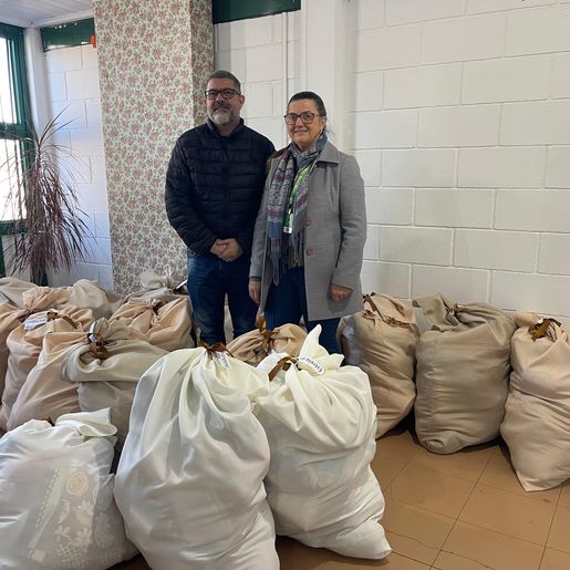 Grupos de mães recebem kits de artesanato em São Miguel do Oeste