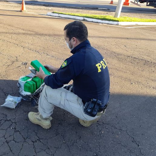 Polícia Rodoviária Federal apreende bitrem com cerca de duas toneladas de maconha