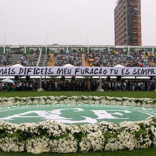 Acidente com delegação da Chapecoense completa 8 anos