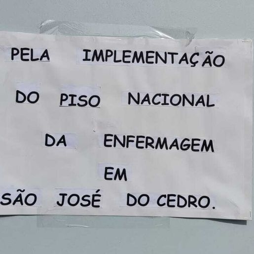 Profissionais de enfermagem protestam contra suspensão do piso salarial