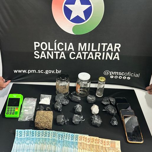 Polícia encontra mais de meio quilo de drogas escondido em chácara no interior de Descanso