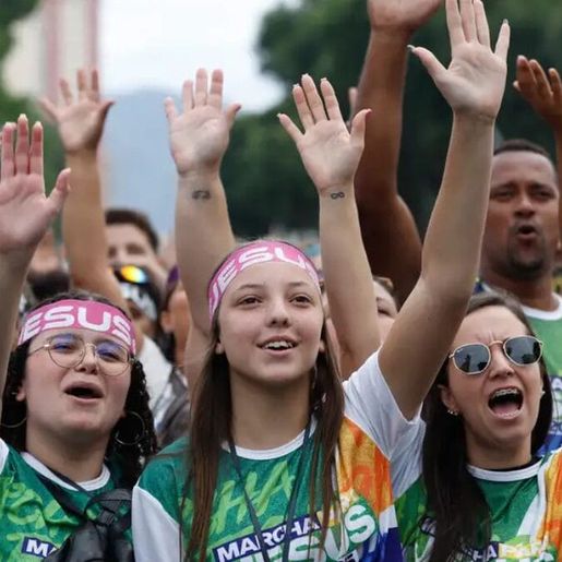 Evangélicos crescem, mas católicos ainda são maioria em SC, aponta Censo 2022