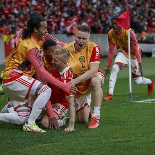 Inter goleia Colo-Colo de virada no Beira-Rio e se classifica na Sul-Americana
