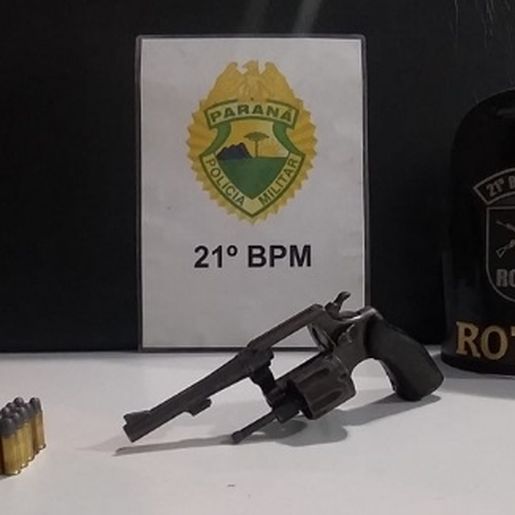 Homem é preso após agredir esposa, danificar seus bens e a ameaçar com arma de fogo