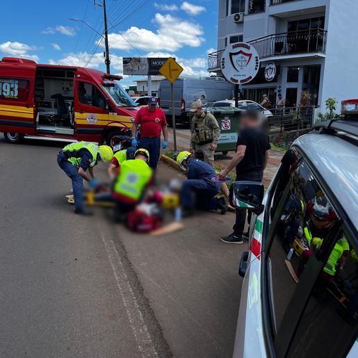 VÍDEO: Acidente entre carro e moto deixa dois feridos em SMO