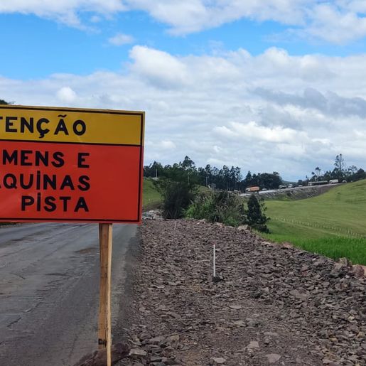 Operação de detonação de rochas interdita a BR-163 em Guaraciaba