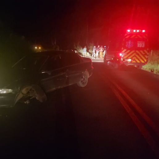 Dupla colisão deixa três pessoas feridas