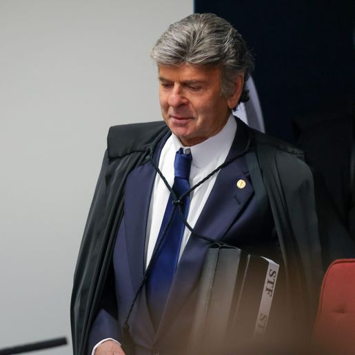 Fux vota para absolver Bolsonaro de todos os crimes