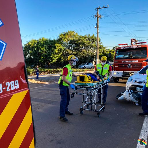 Colisão traseira deixa casal ferido na Willy Barth; assista ao vídeo