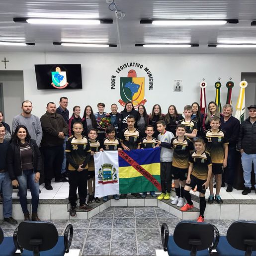 Moção homenageia atleta Ariane Fernanda pelas conquistas no futsal