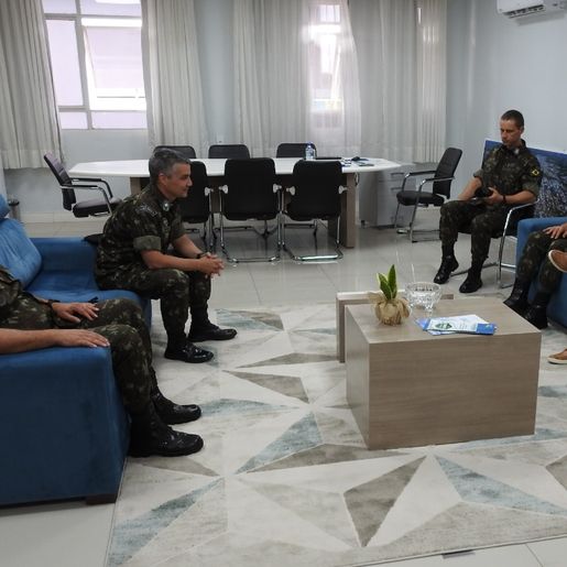 Zanardi recebe novo comandante do 14º RCMec