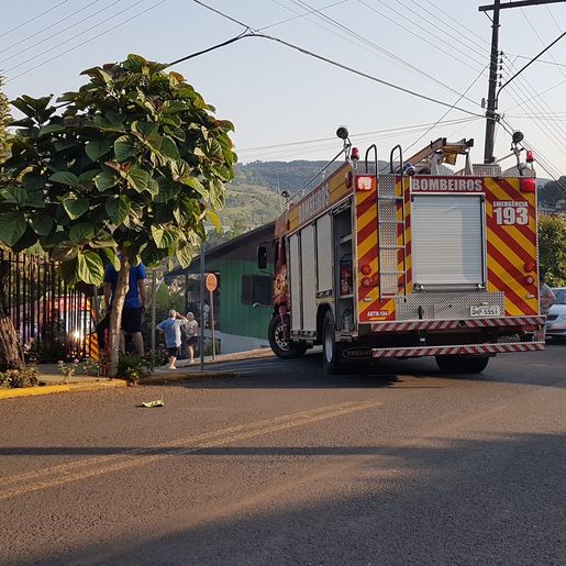 Bombeiros atendem princípio de incêndio em Itapiranga
