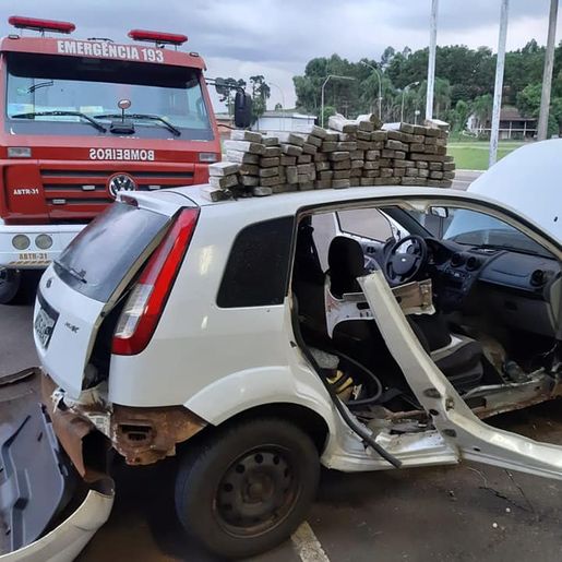 PRF apreende 54 kg de maconha escondidos em automóvel na BR-282
