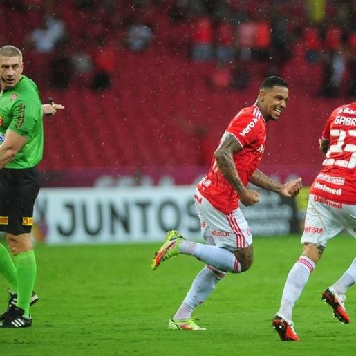 Inter vence Aimoré, entra no G-4 e ameniza crise antes do Gre-Nal