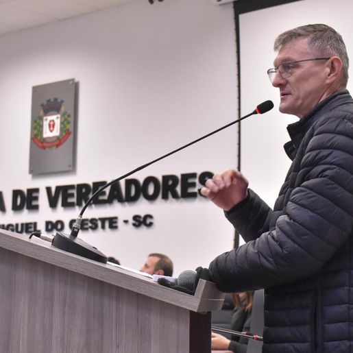 “Não é reforma, é nomeação política”, diz Pandolfo sobre projeto aprovado pela Câmara