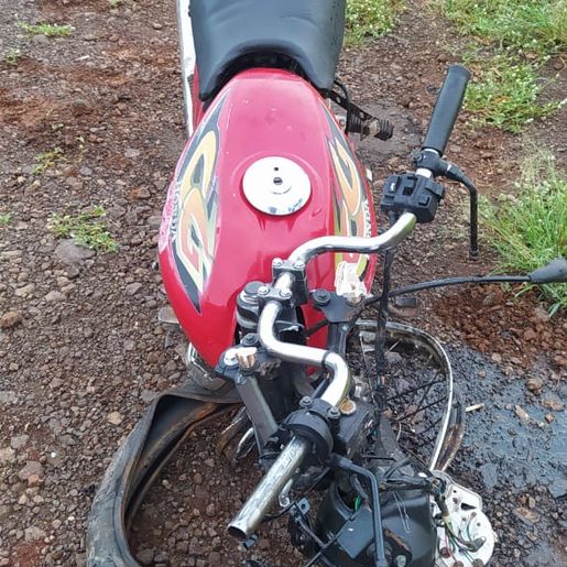 Colisão entre carro e moto deixa uma pessoa gravemente ferida na SC-163 em Descanso