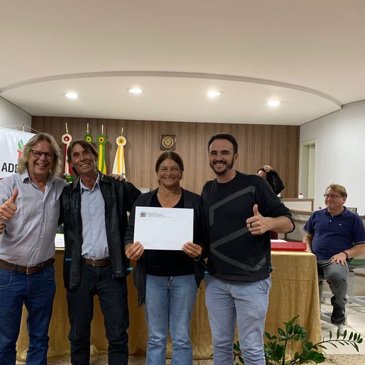 Famílias recebem matrículas na regularização fundiária em Guarujá do Sul