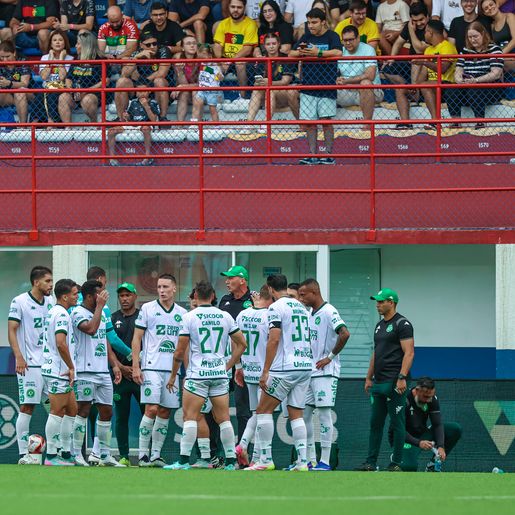 Brusque vence a Chapecoense no primeiro jogo da semifinal do Catarinense