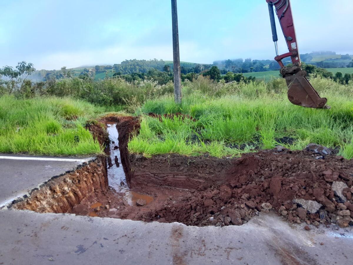 O SEMAE de São José do Cedro orienta a população a manter o racionamento de água pelo segundo dia consecutivo após o rompimento de uma adutora